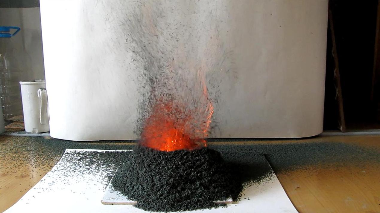 Сжигание смеси угля. Дихромат аммония вулканчик. Химический вулкан бихромат аммония. Вулкан бёттгера химический опыт. Дихромат аммония и магний.